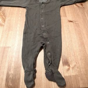 Stormy grey button-down one piece from L’oved baby. Excellent condition.